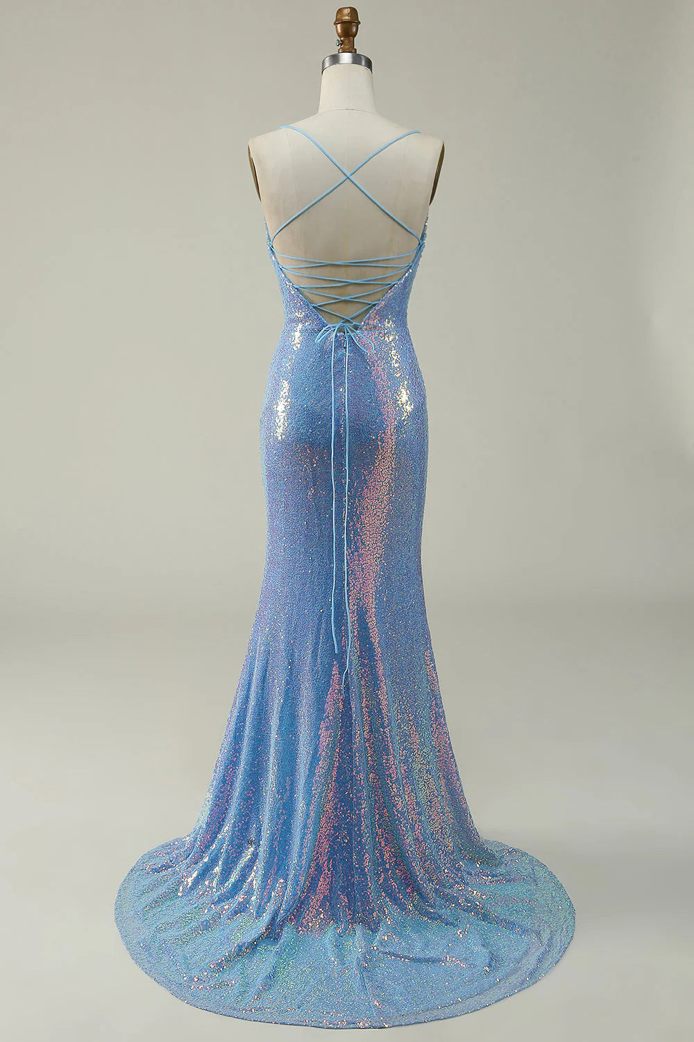 Vestido de fiesta de sirena con tirantes finos y lentejuelas